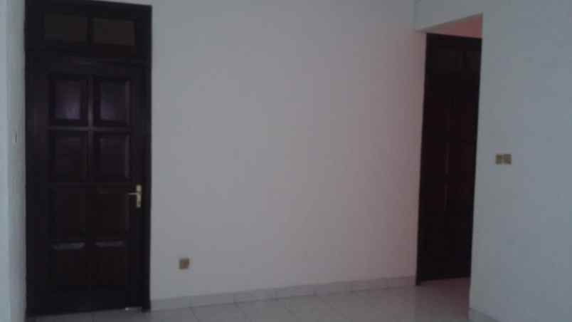 dijual rumah di dekat pasar legi solo