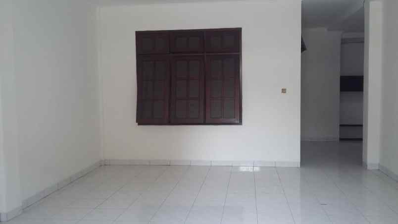 dijual rumah di dekat pasar legi solo