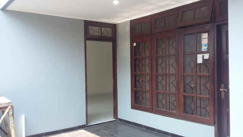 dijual rumah di dekat pasar legi solo