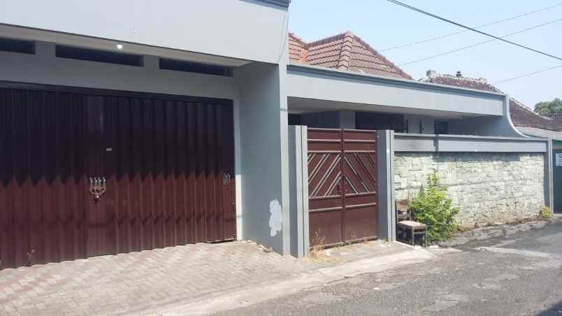 dijual rumah di dekat pasar legi solo