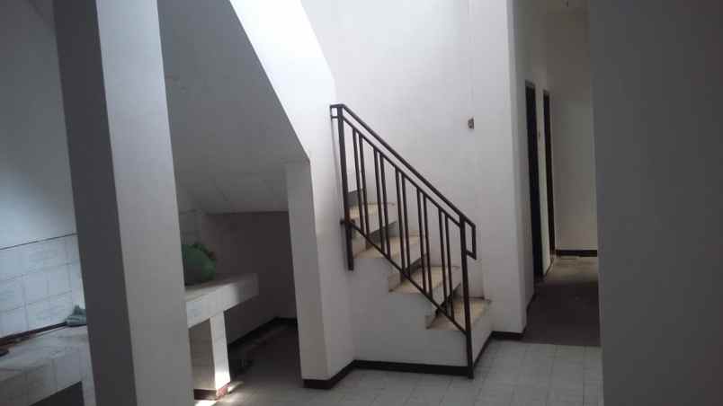 dijual rumah di dekat pasar legi solo