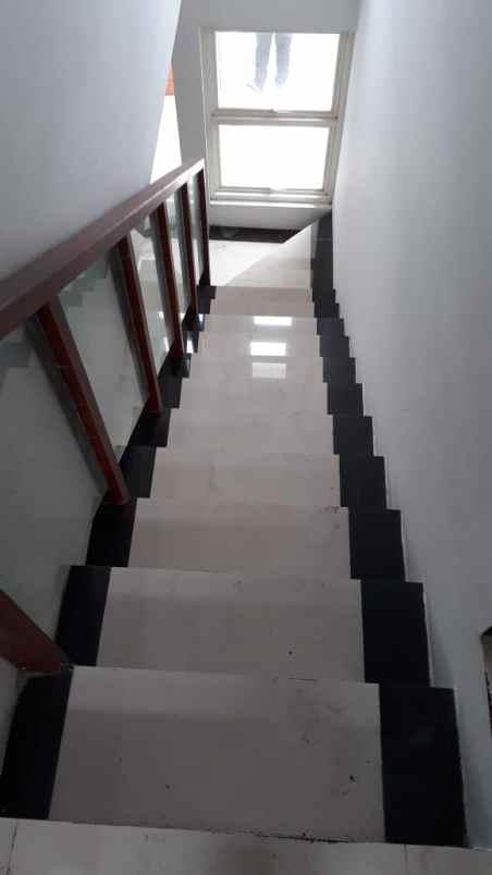 dijual rumah di jalan penumping solo