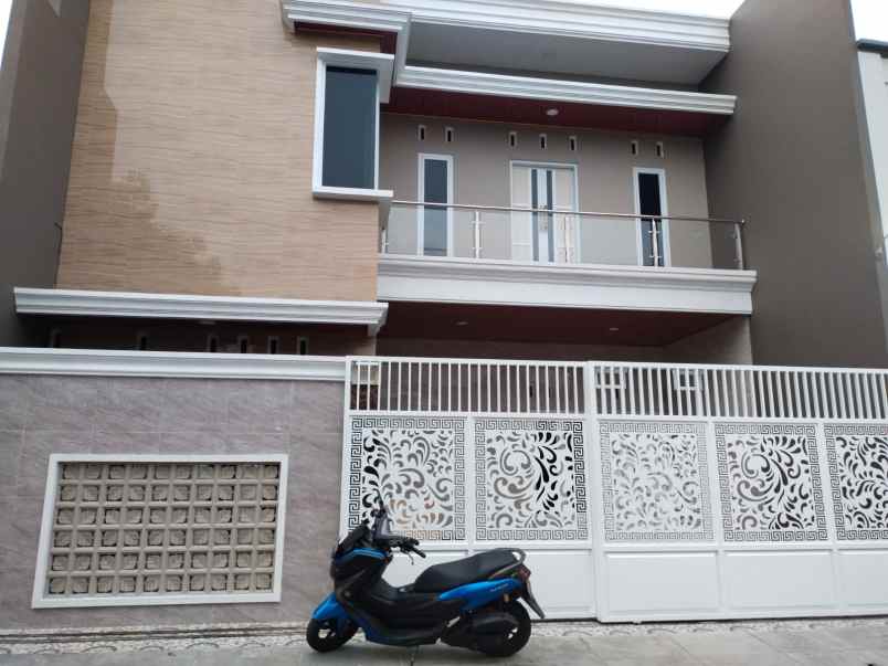 dijual rumah di perum mawar fajar indah solo