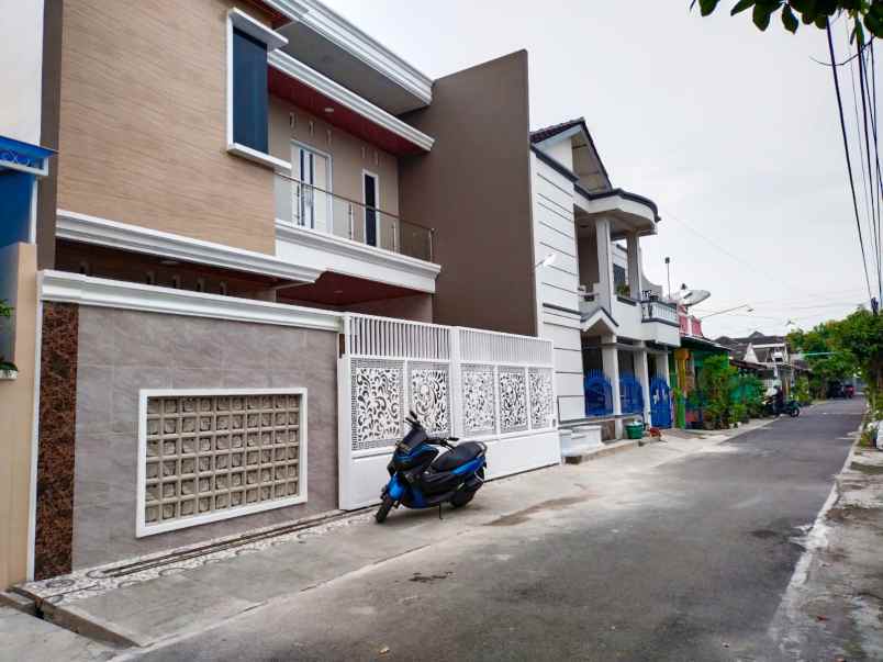 dijual rumah di perum mawar fajar indah solo
