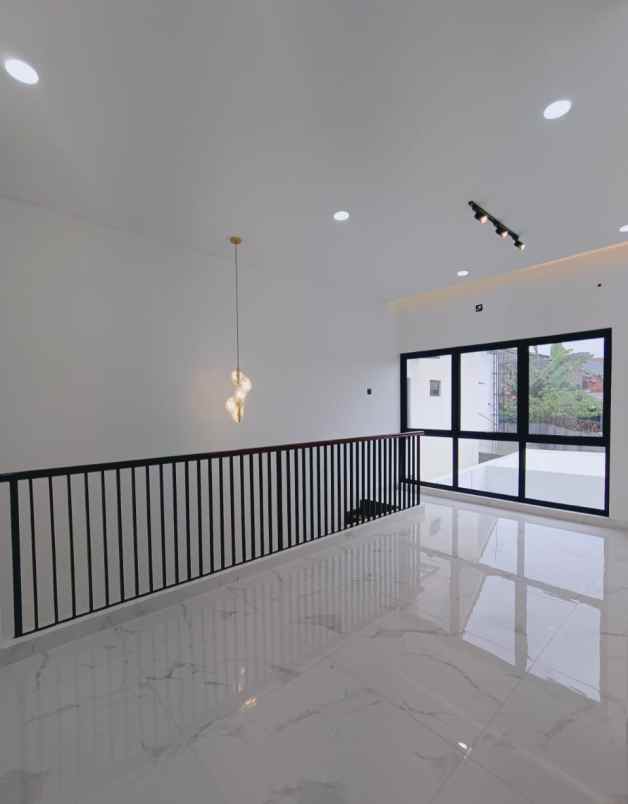 dijual rumah di pesanggrahan jakarta selatan