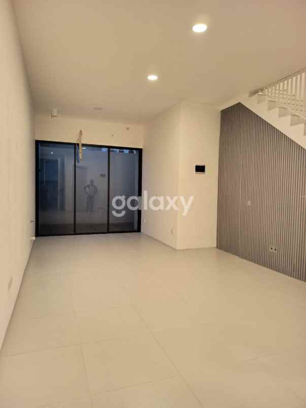 dijual rumah dian istana