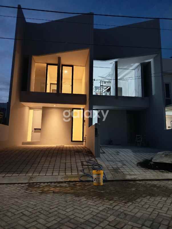 dijual rumah dian istana