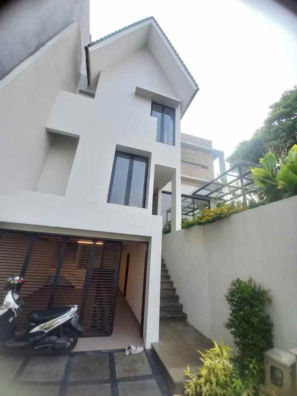 dijual rumah dukuh patra kuningan jaksel