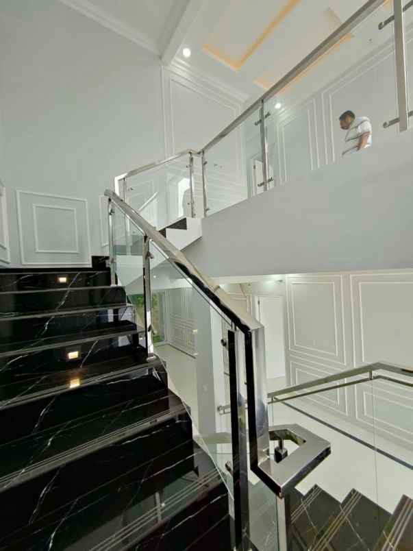 dijual rumah duren sawit