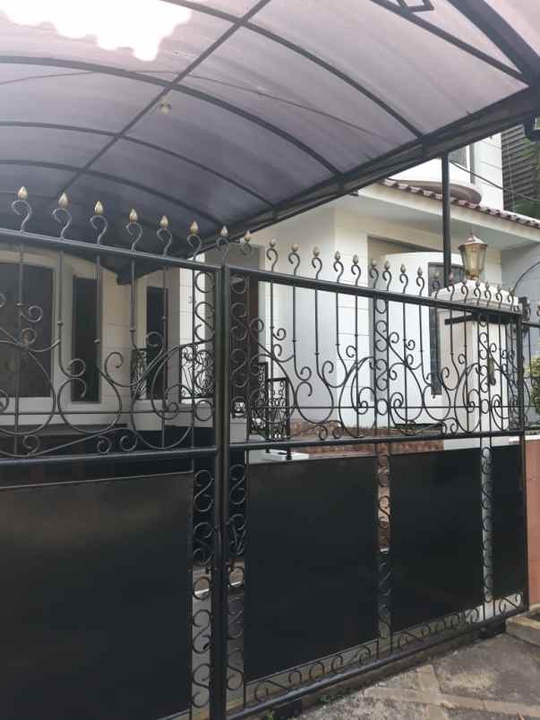 dijual rumah gedung hijau