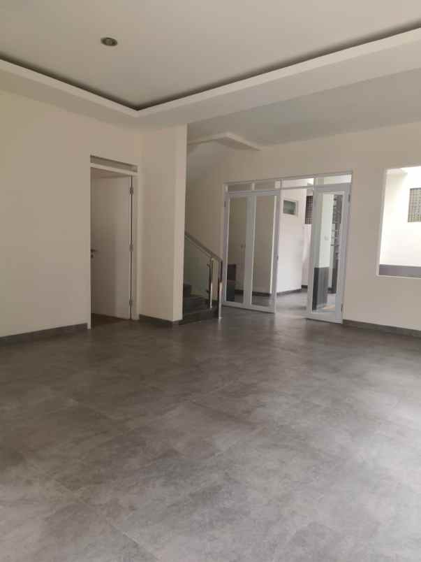 dijual rumah gegerkalong setiabudi