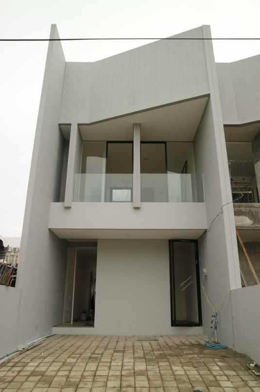 dijual rumah graha green garden dian istana