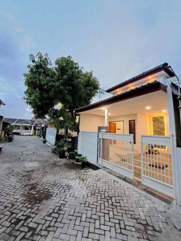 dijual rumah graha indah medokan ayu