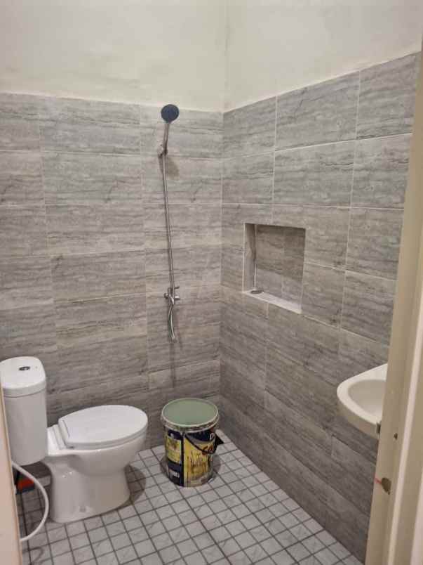 dijual rumah graha indah medokan ayu