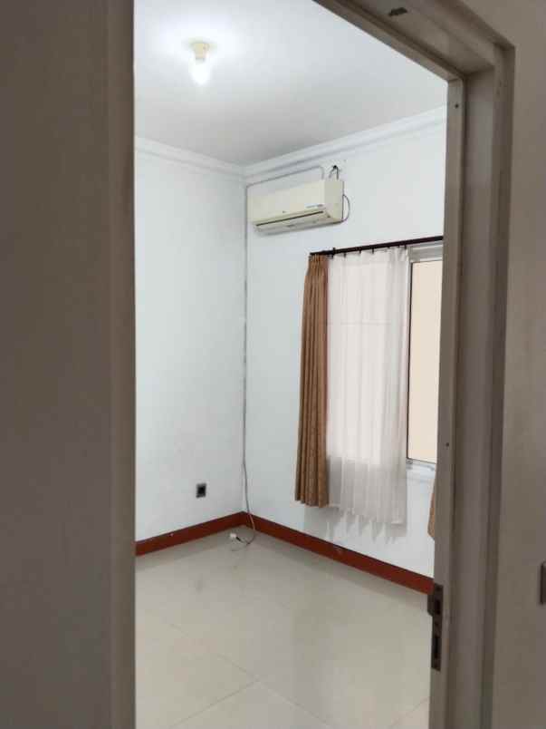 dijual rumah graha wahid