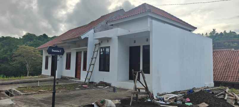 dijual rumah grand niravadhi