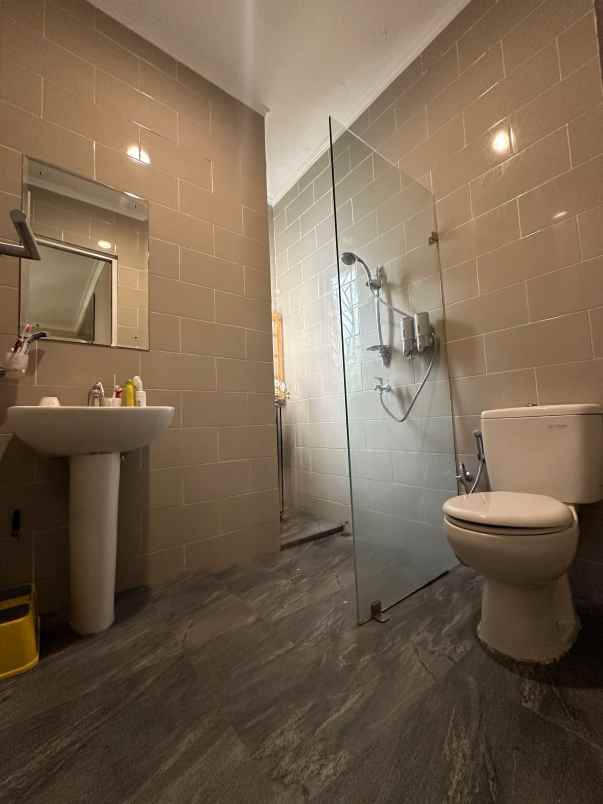 dijual rumah grand wisata cluster