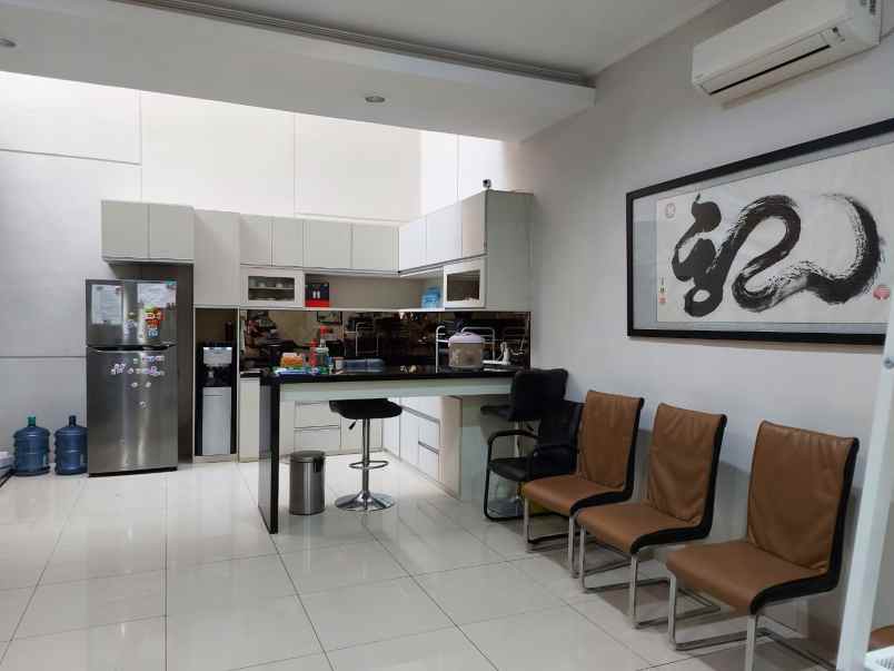 dijual rumah green lake city cipondoh