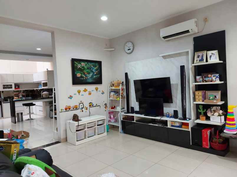 dijual rumah green lake city cipondoh