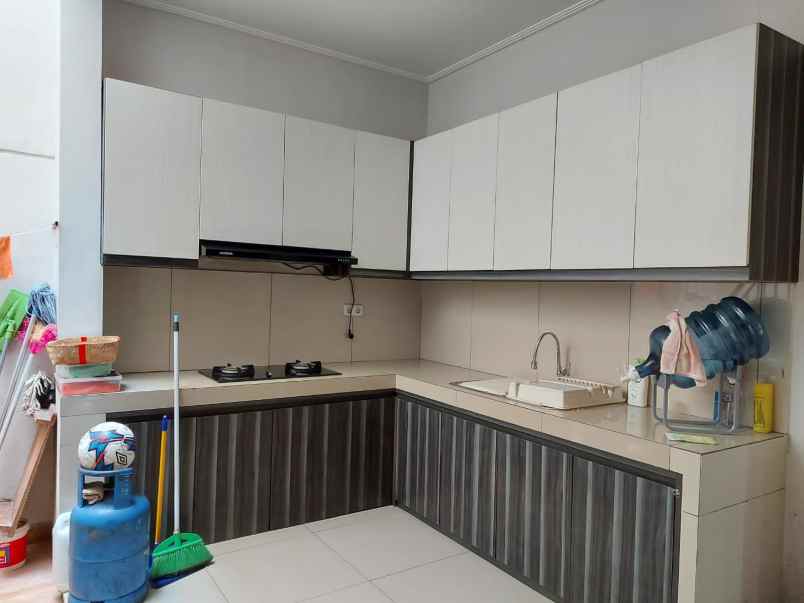 dijual rumah green lake city cipondoh