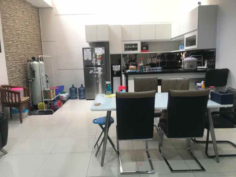 dijual rumah green lake city cipondoh