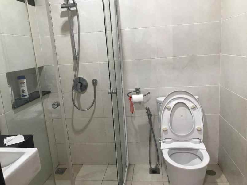 dijual rumah green lake city cipondoh