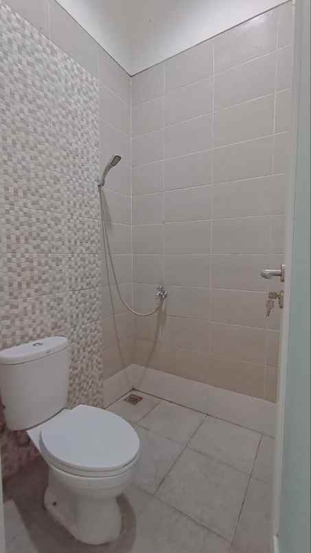 dijual rumah griya kebraon utama