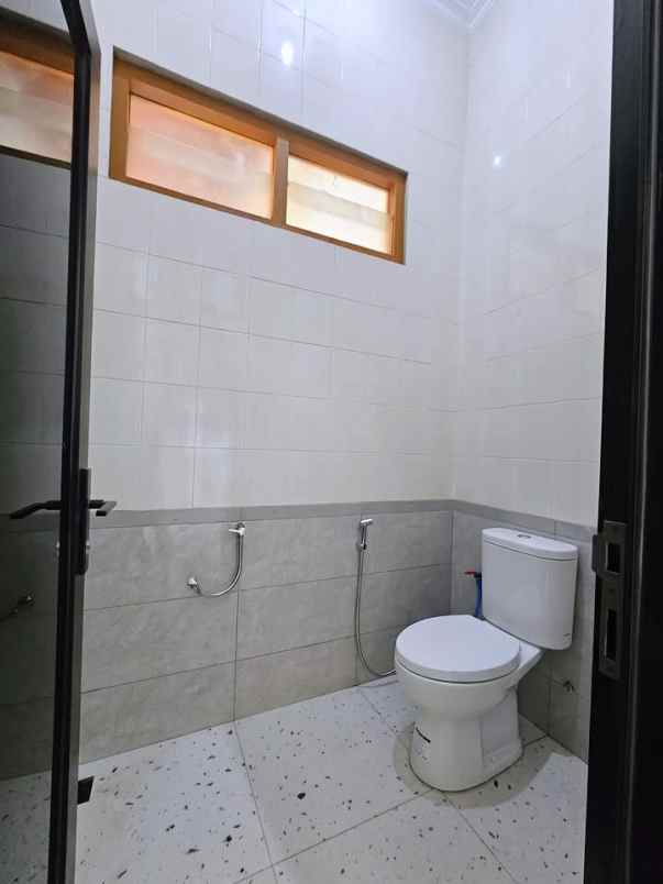 dijual rumah grogol