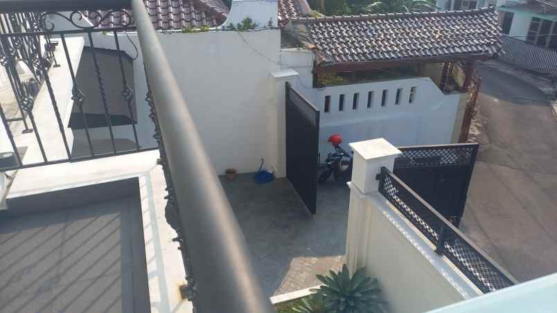 dijual rumah gudang peluru