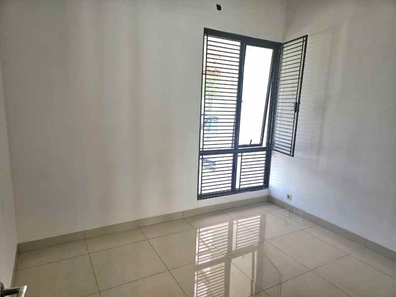 dijual rumah harapan indah cluster arana