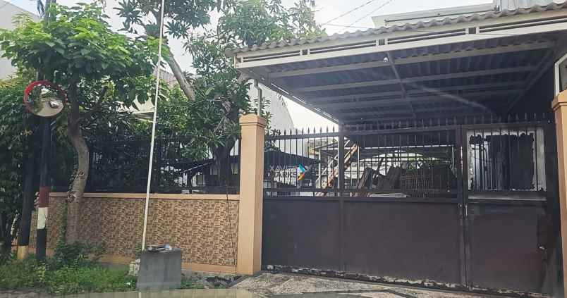 dijual rumah hitung tanah di manyar indah