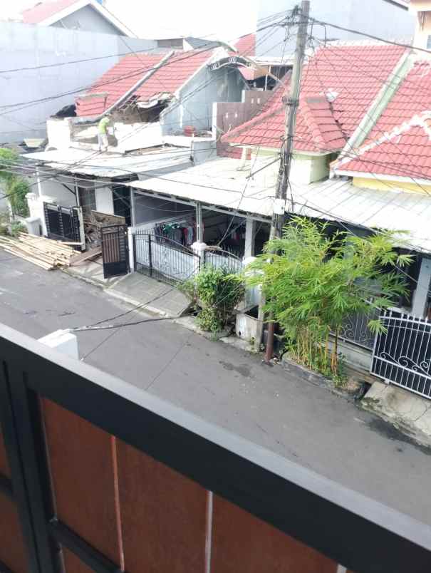 dijual rumah jakasetia