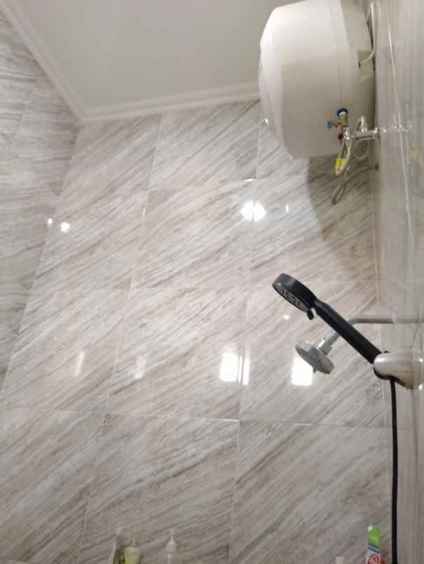 dijual rumah jakasetia