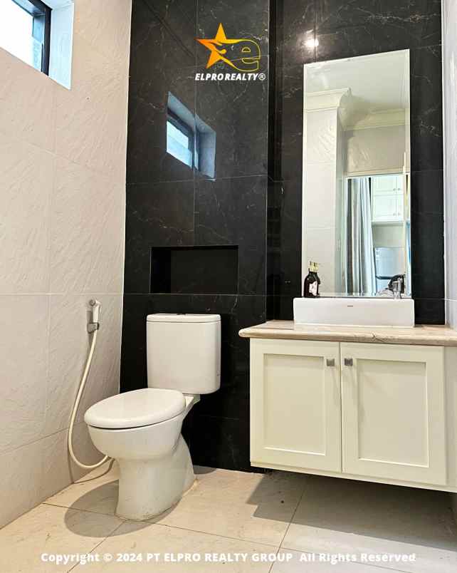 dijual rumah jalan cendrawasih bintaro