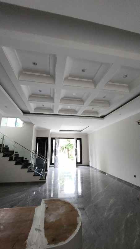 dijual rumah jalan citraland utamq