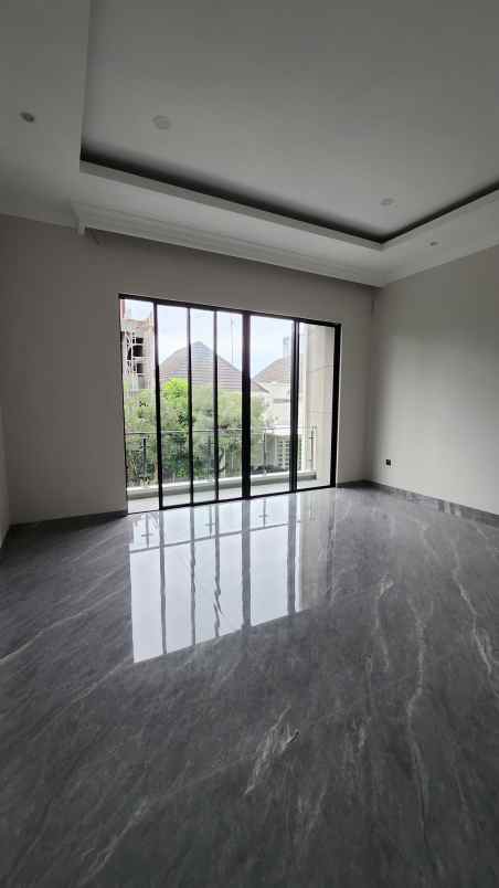 dijual rumah jalan citraland utamq