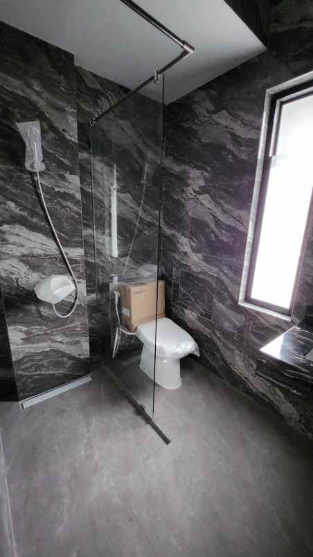 dijual rumah jalan citraland utamq