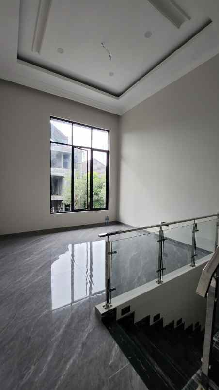 dijual rumah jalan citraland utamq