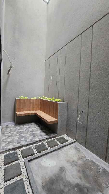 dijual rumah jalan citraland utamq