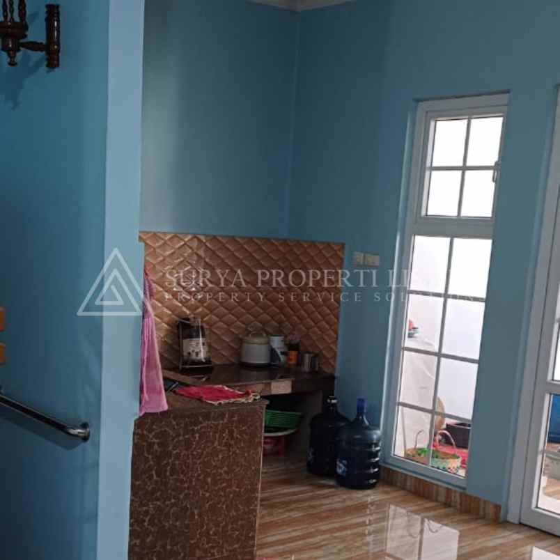 dijual rumah jalan graha metropolitan