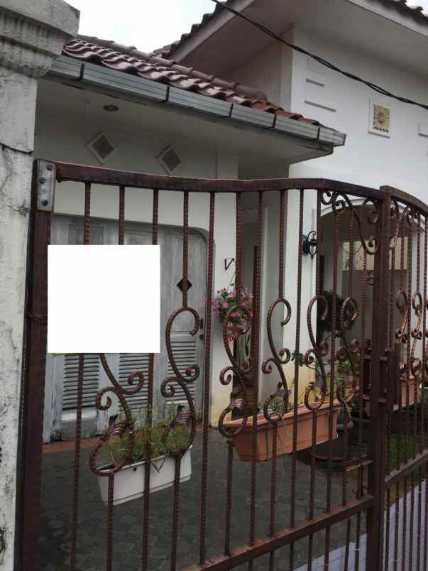 dijual rumah jalan mawar kampung ambon