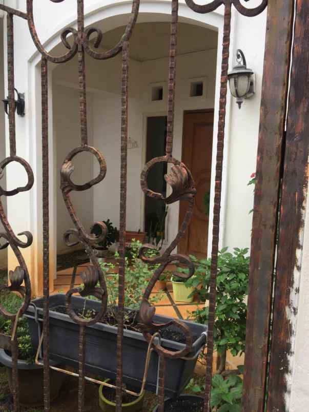 dijual rumah jalan mawar kampung ambon