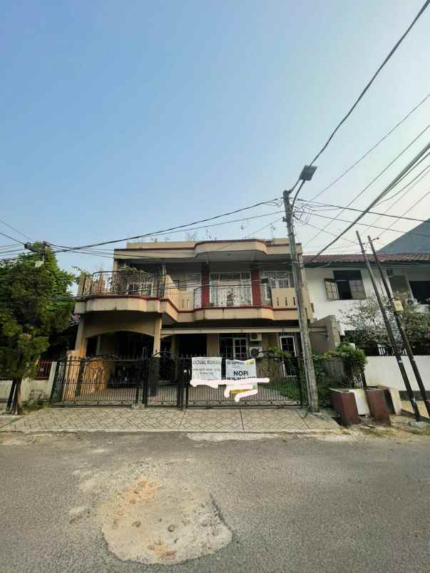 dijual rumah jalan pipit blok y duren sawit