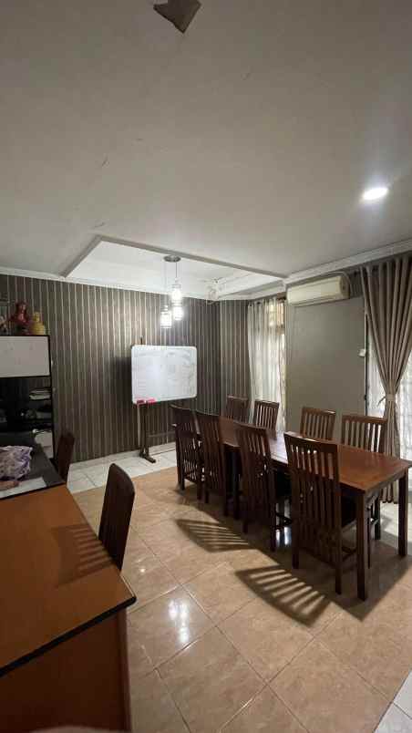 dijual rumah jalan pipit blok y duren sawit