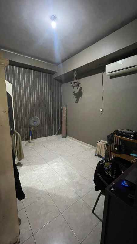 dijual rumah jalan pipit blok y duren sawit