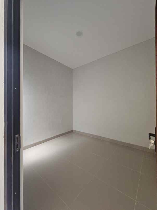 dijual rumah jalan raya kelurahan