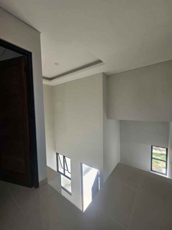 dijual rumah jalan raya kelurahan
