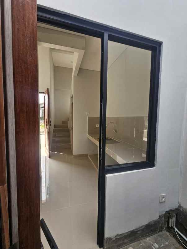 dijual rumah jalan raya kelurahan