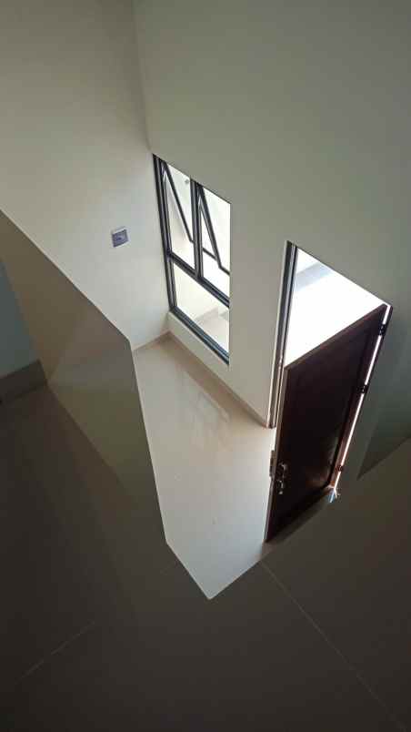 dijual rumah jalan raya kelurahan