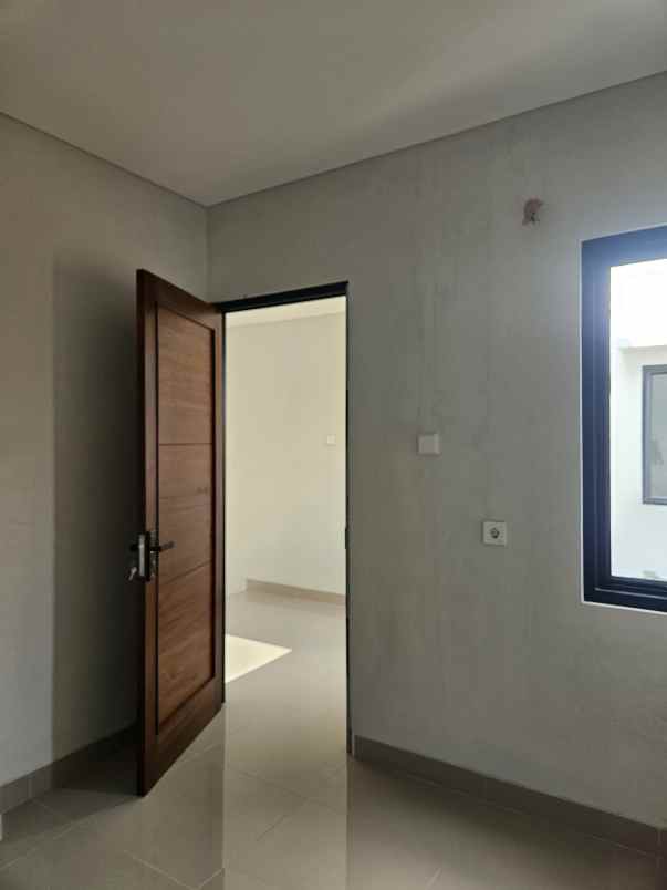 dijual rumah jalan raya kelurahan